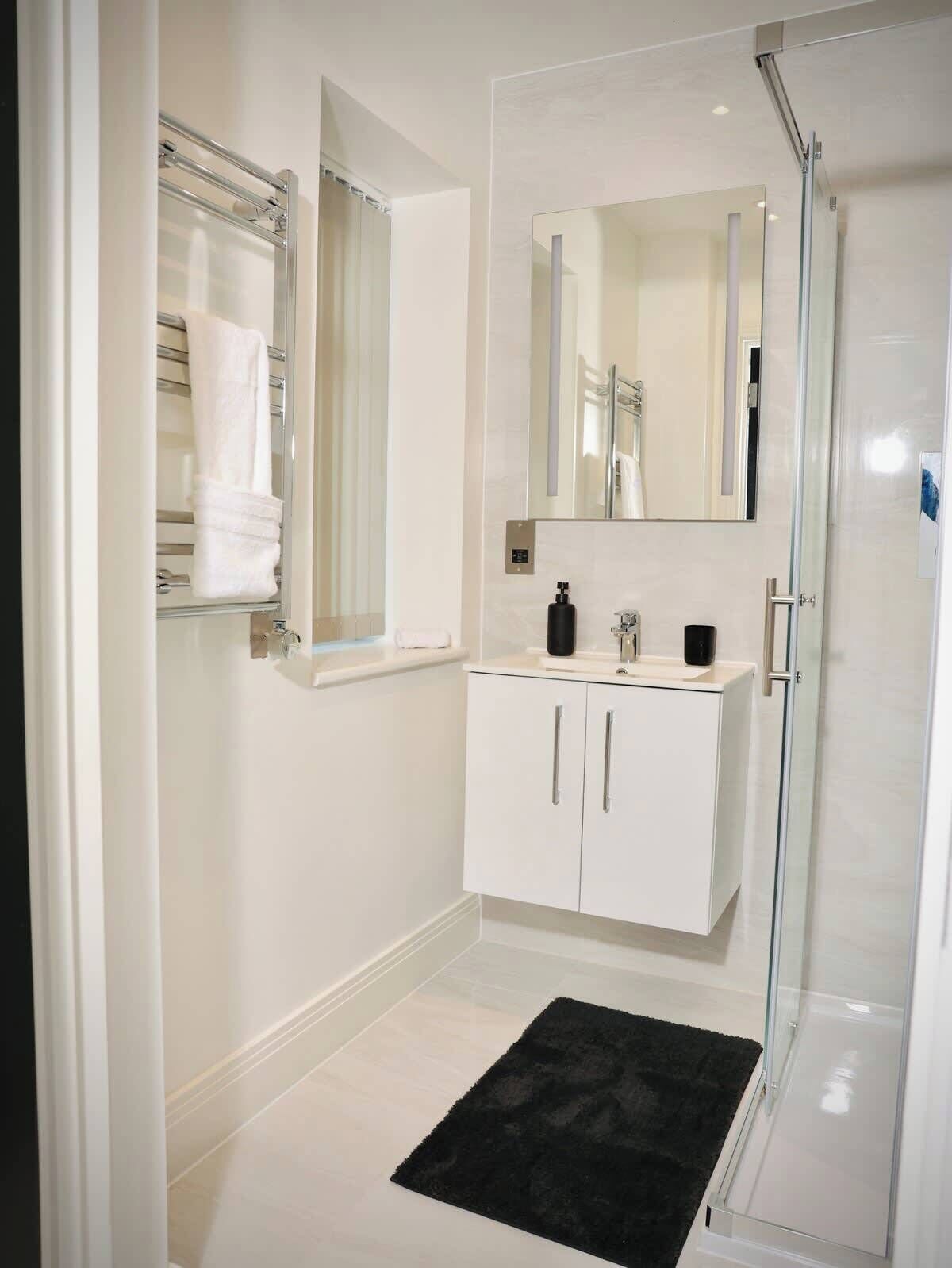 Shower, hair dryer, towels, shampoo