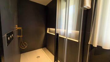 Apartament de luxe, vistes a la muntanya | Bany | Assecador de cabells, tovalloles, sabó i xampú