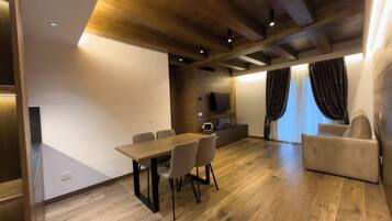 Apartament de luxe, vistes a la muntanya | Sala d'estar