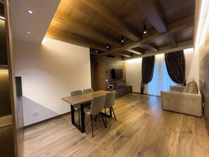 Apartamento de lujo, vistas a la montaña | Zona de estar