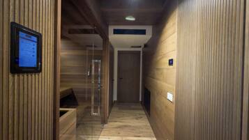 Apartament de luxe, vistes a la muntanya | Bany | Assecador de cabells, tovalloles, sabó i xampú