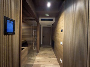 Apartamento de lujo, vistas a la montaña | Baño | Secador de pelo, toallas, jabón y champú