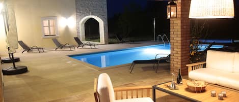 Ulkouima-allas, lämmitetty uima-allas