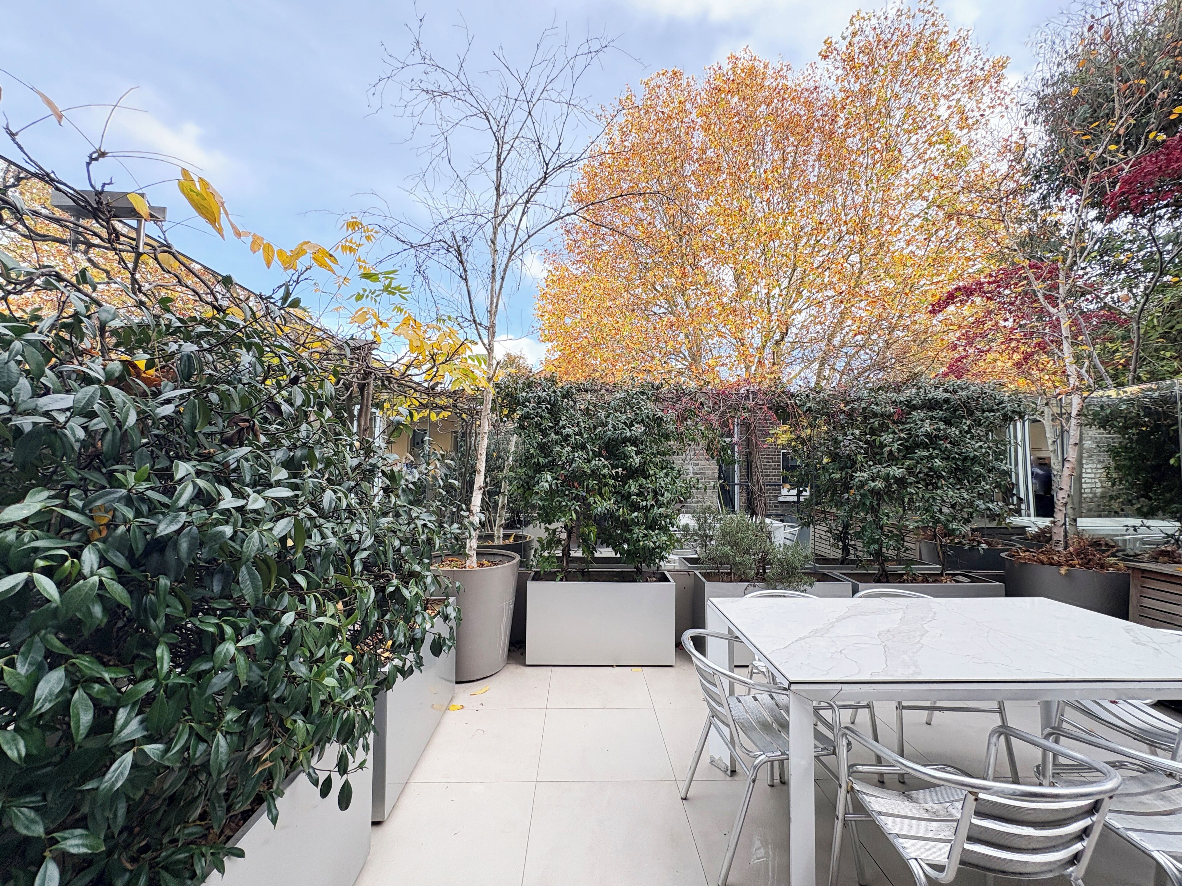 屋外ダイニングエリア