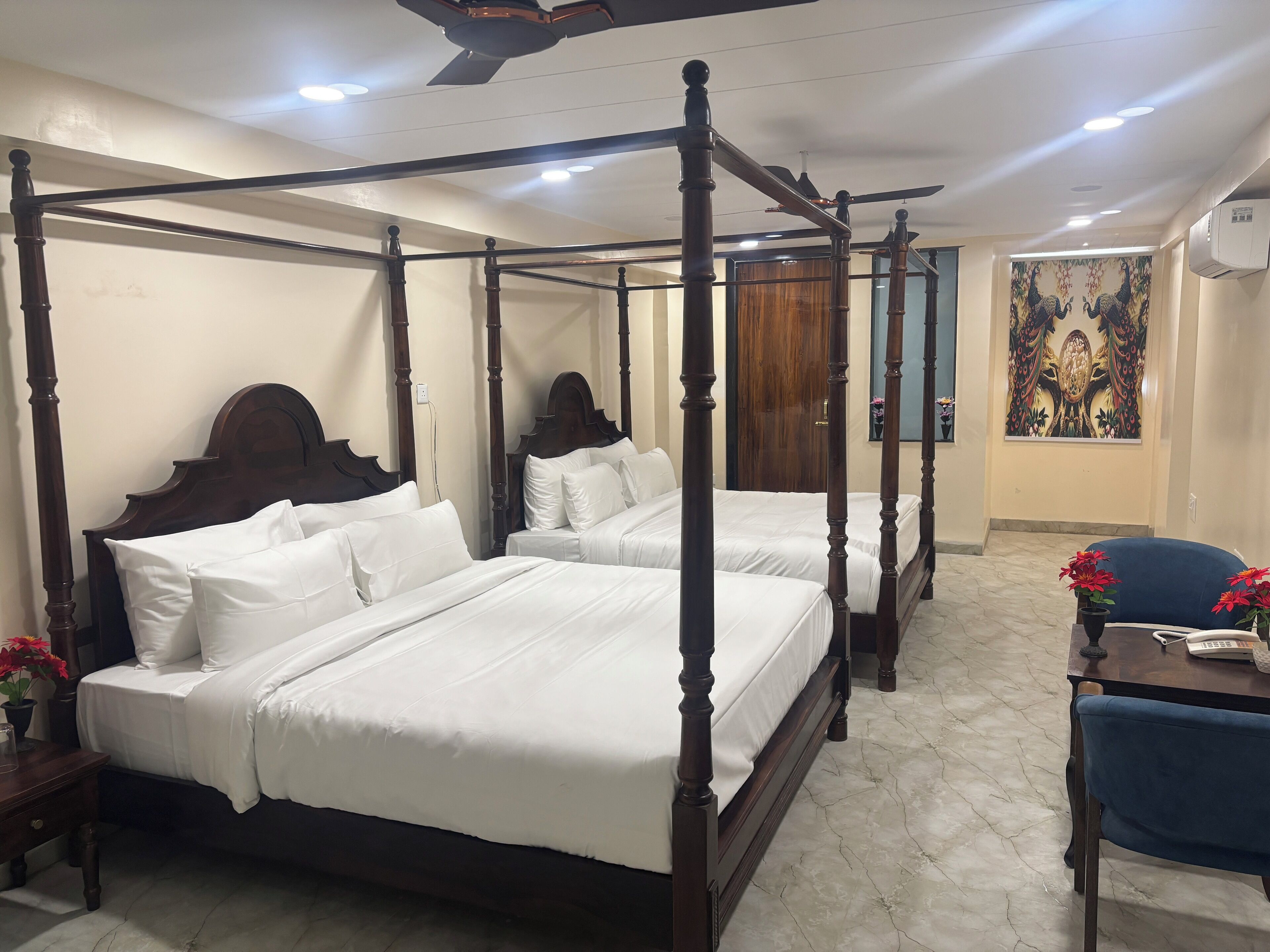 Familjerum för fyra | Skrivbord, arbetsyta för laptop och gratis wi-fi