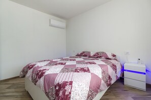 1 makuuhuone, silitysrauta/-lauta, Wi-Fi, vuodevaatteet