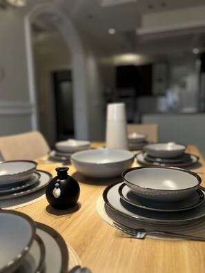 Dining - Luxury apartment with three bedrooms, dining room and living room (Riyadh)