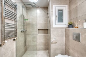 Hair dryer, towels, soap, toilet paper - Thessaloniki Riviera Modern Stay by ΜΡS (Kalamaria)