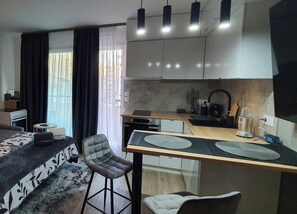 ثلاجة، فرن، ماكينة لصنع القهوة/الشاي، غلّاية كهربائية