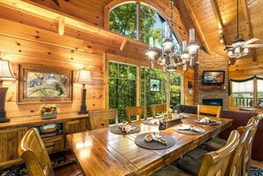 Dining - Sleeps 10, 3 BR + Loft - Hot Tub, Fire Pit, Beautiful Cozy Cabin (Sevierville)