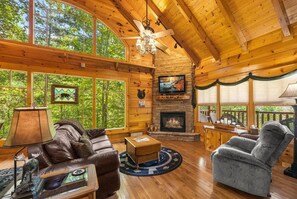 TV, fireplace - Sleeps 10, 3 BR + Loft - Hot Tub, Fire Pit, Beautiful Cozy Cabin (Sevierville)