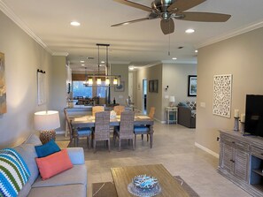 Living area - Spectacular ground floor end unit on the golf course (Bradenton)