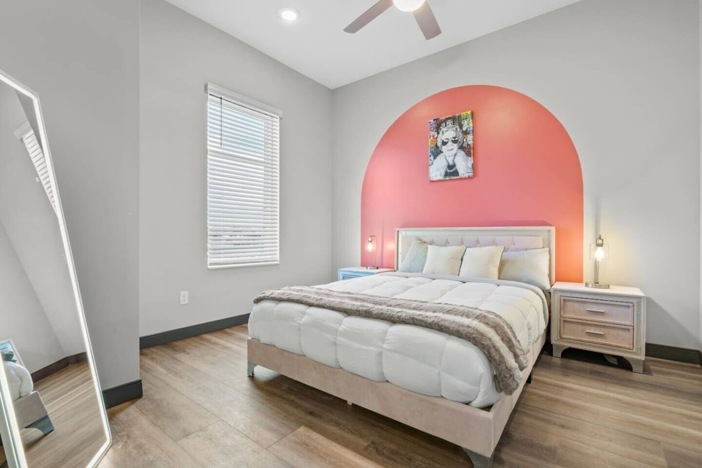 Desk, iron/ironing board, WiFi, bed sheets