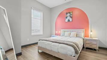 Desk, iron/ironing board, WiFi, bed sheets