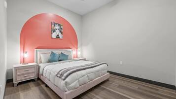 Bureau, fer et planche à repasser, Wi-Fi, draps fournis