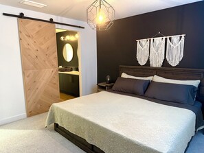 Iron/ironing board, WiFi, bed sheets - Townhouse - 2 bedrooms, both ensuites! (Red Deer)