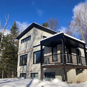 Exterior - Chalet le Léonord In the mountains, 12 minutes from the ski slopes and St-Sauveur (Saint-Sauveur)