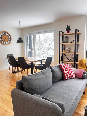 Living area - Chalet le Léonord In the mountains, 12 minutes from the ski slopes and St-Sauveur (Saint-Sauveur)