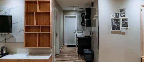 Full-sized fridge, microwave, stovetop, cookware/dishes/utensils