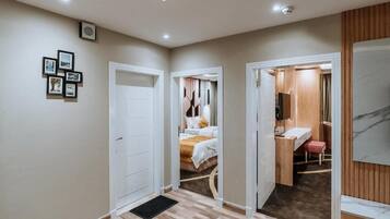 Egyptian cotton sheets, premium bedding, in-room safe, blackout curtains