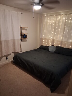 2 bedrooms, iron/ironing board, WiFi, bed sheets - Cozy 2 Bedroom Townhome (Mitchell)