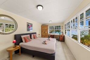 4 Schlafzimmer, Schreibtisch, Bügeleisen/Bügelbrett, Reisekinderbett