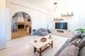 Living area - DM-Discover Margarites Home (Perama)