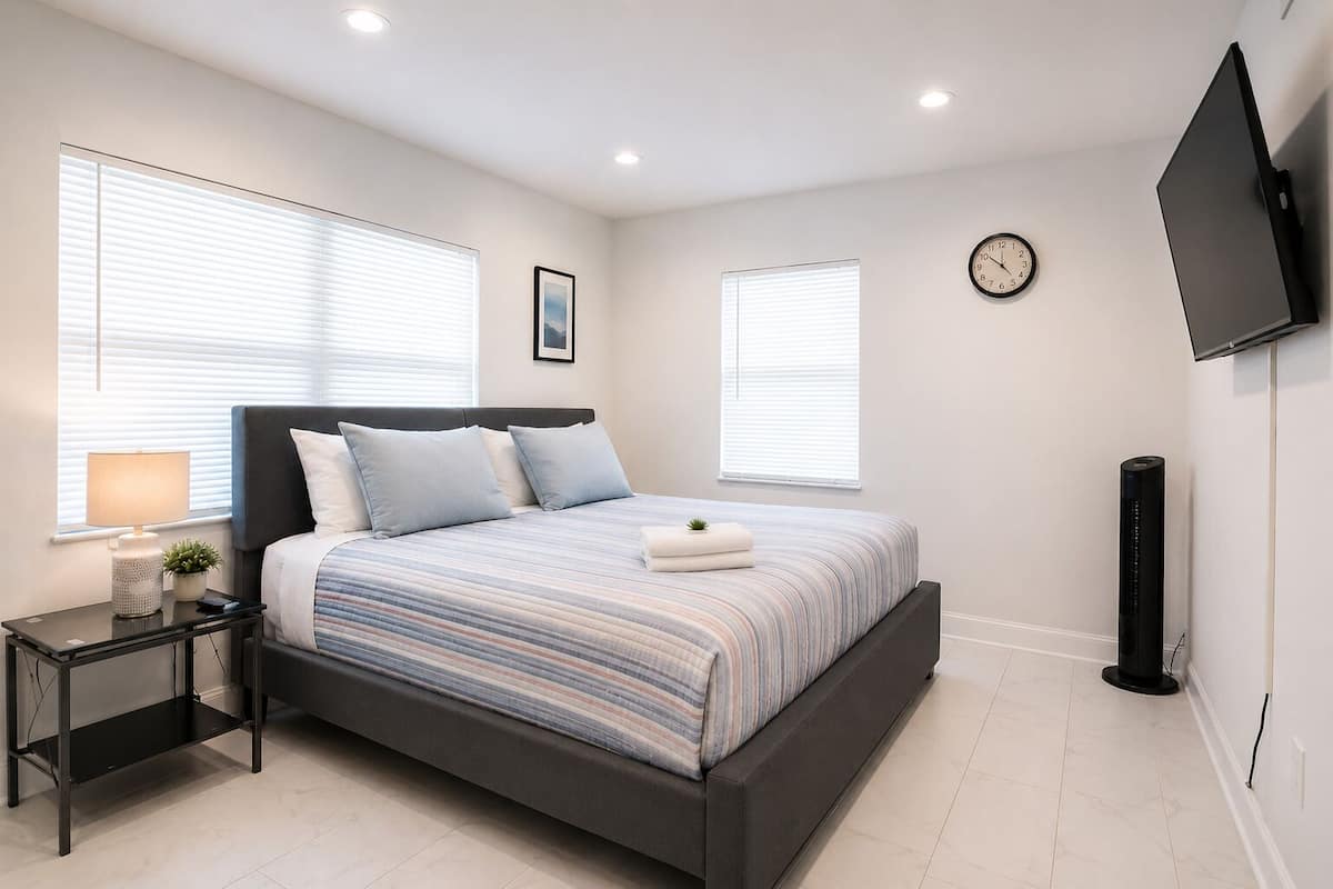 Classic Apartment, 1 Bedroom, Balcony | Desk, blackout drapes, iron/ironing board, WiFi (free)