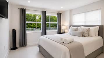 Comfort Apartment, 2 Bedrooms, Balcony, Partial Ocean View | Desk, blackout drapes, iron/ironing board, WiFi (free)