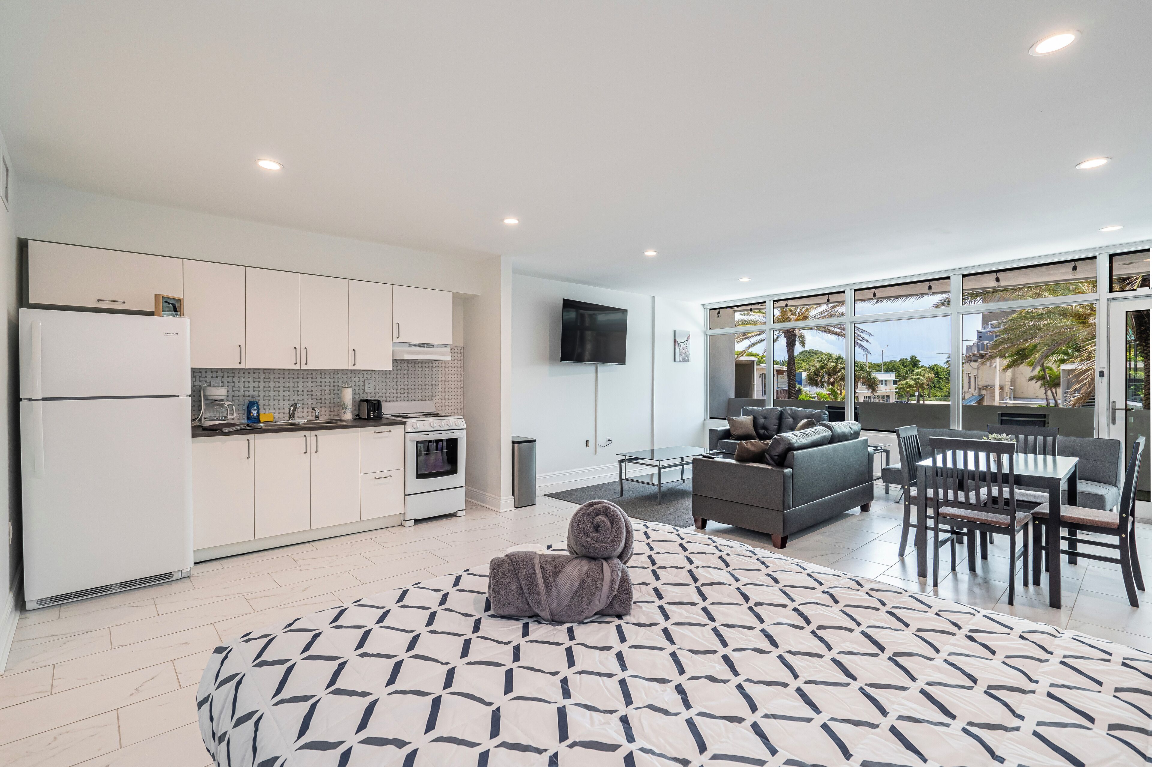 Appartamento Club, 2 camere da letto, vista oceano parziale | Una scrivania, tende oscuranti, ferro/asse da stiro, Wi-Fi gratuito