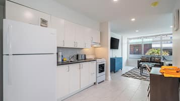 City Apartment, 2 Bedrooms, Balcony | Living area