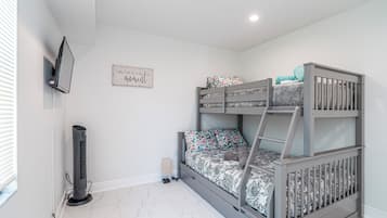 Comfort Apartment, 2 Bedrooms, Balcony, Partial Ocean View | Desk, blackout curtains, iron/ironing board, free WiFi