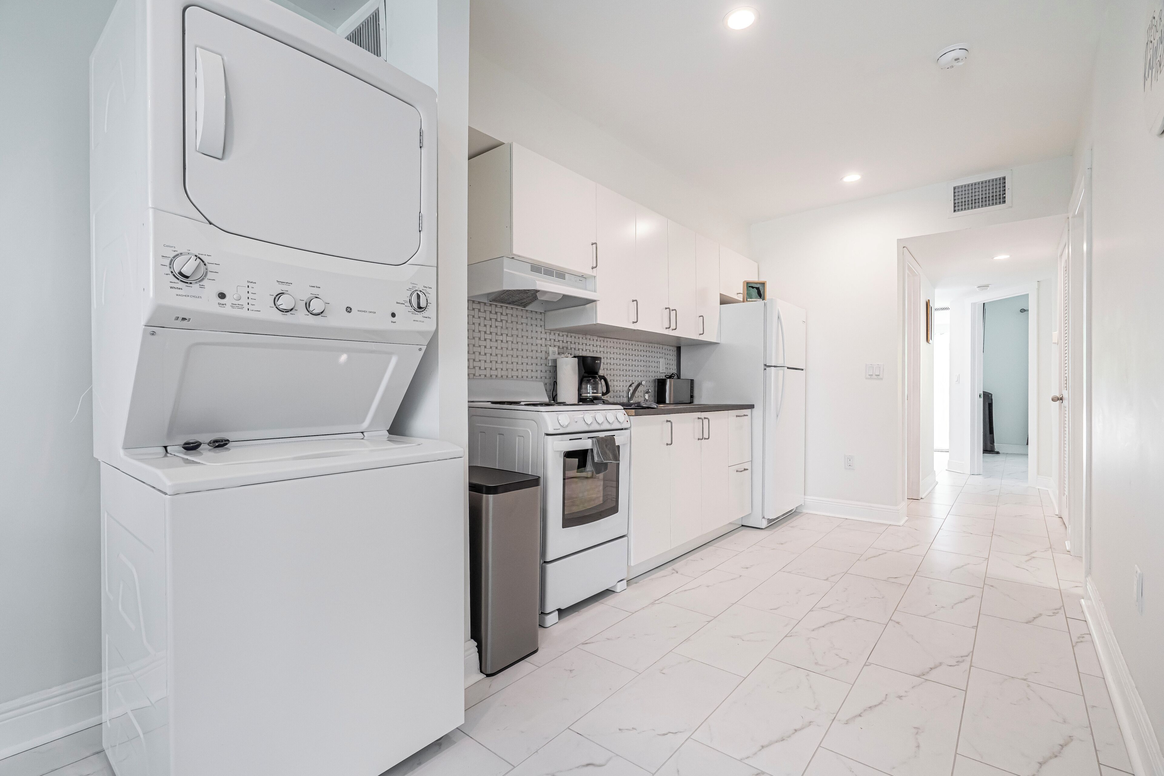 Comfort Apartment, 2 Bedrooms, Balcony, Partial Ocean View | Private kitchen | Full-size fridge, microwave, oven, stovetop