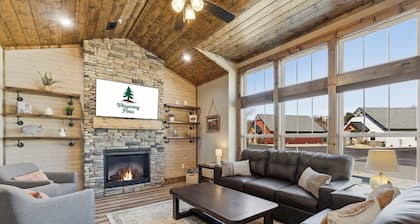 Whipsering Pines 🌲 NEW Property ⭐ Hot Tub 💦 Fire Pit 🔥