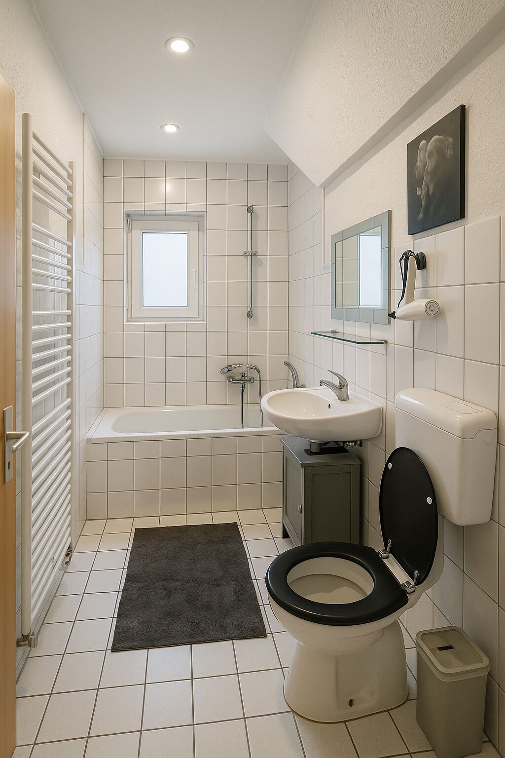 Een haardroger, handdoeken, toiletpapier