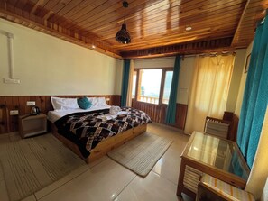 Room - Trippeaze stays (Manali)