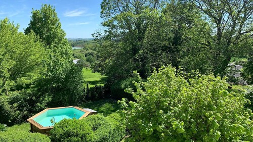 Former school with character in the Corrèze, in a peaceful setting near the Dordogne river