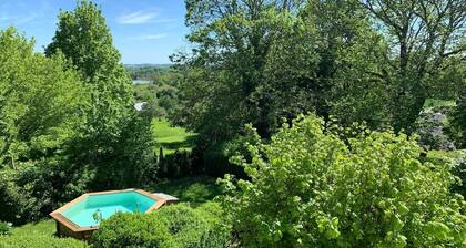 Former school with character in the CorrĂšze, in a peaceful setting near the Dordogne river