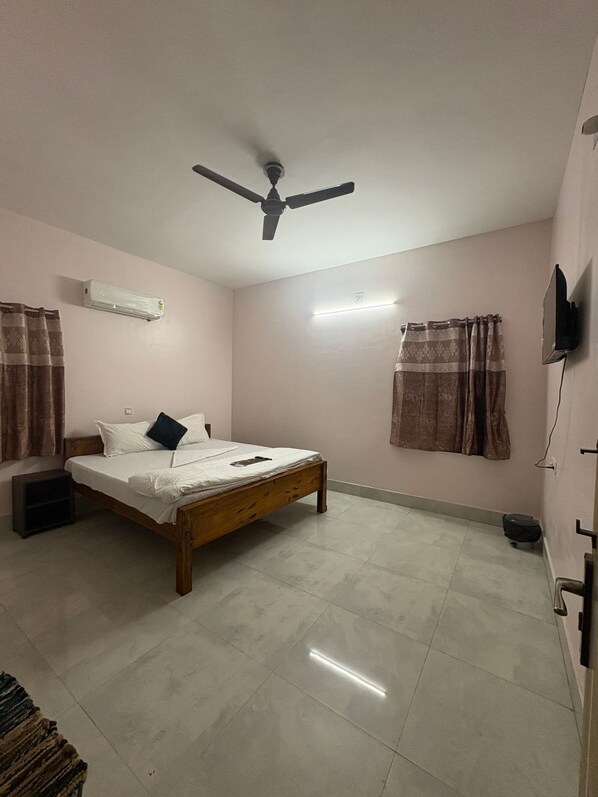 Escritorio, espacio para trabajar con laptop y wifi