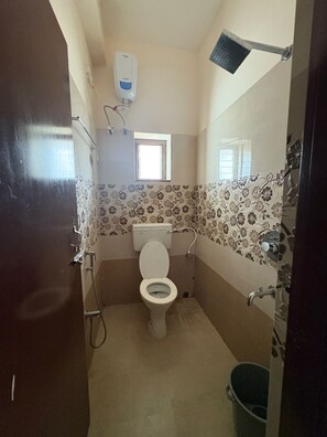 Shower, towels, soap - Sam Premium  (Bhubaneshwar)