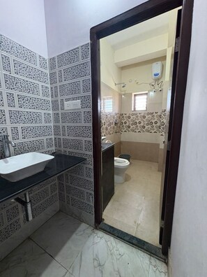 Shower, handuk,  dan sabun