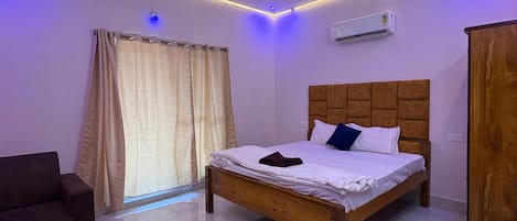 Desk, laptop workspace, WiFi