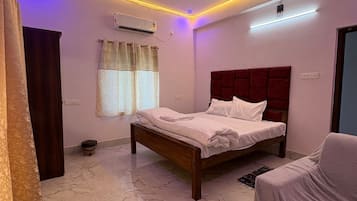 Suite | Escritorio, espacio para trabajar con laptop y wifi