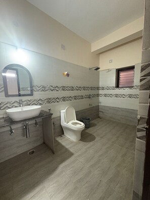 Shower, towels, soap - Sam Premium  (Bhubaneshwar)