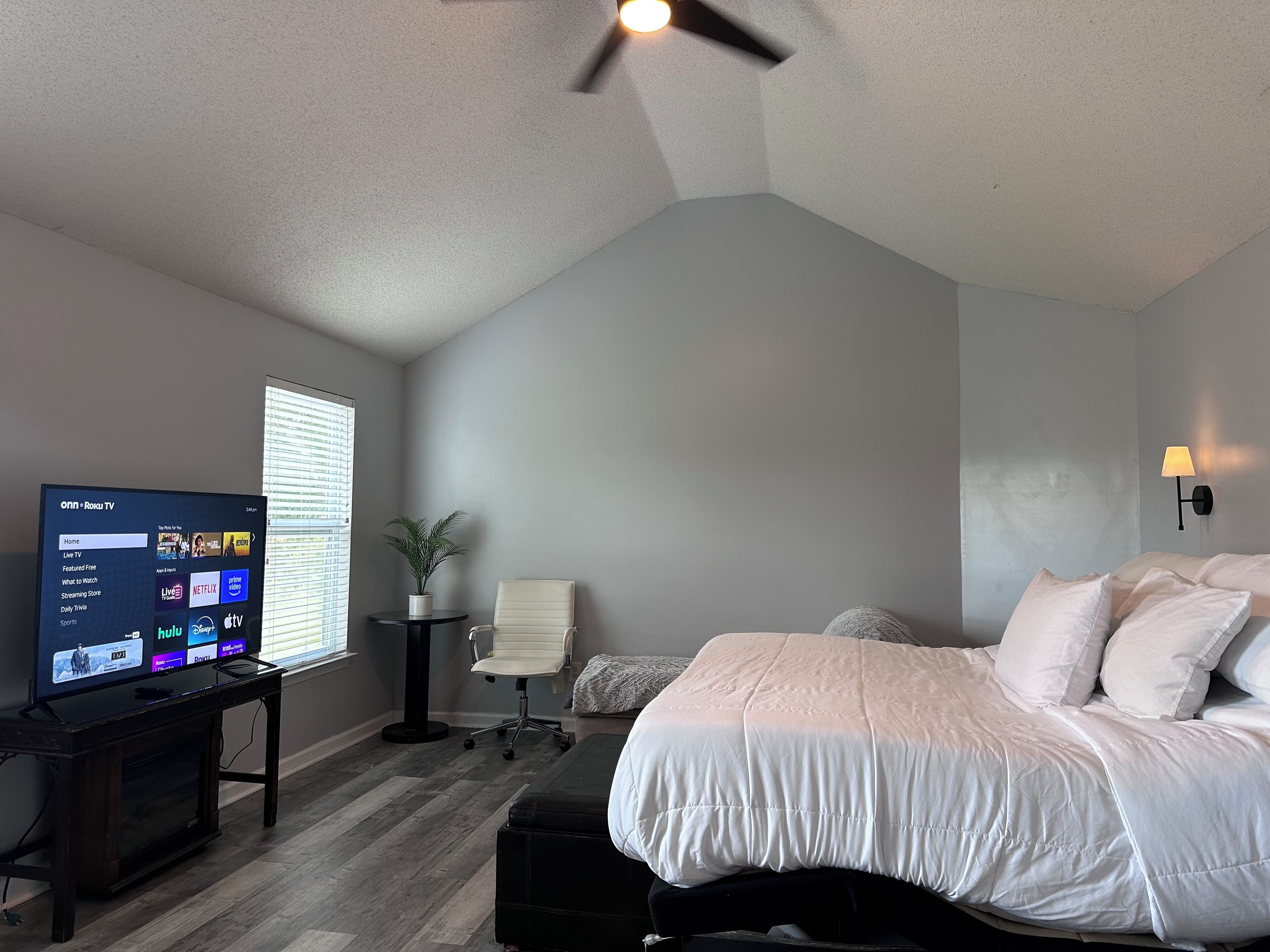 Silitysrauta/-lauta, Wi-Fi, vuodevaatteet