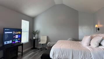 Silitysrauta/-lauta, Wi-Fi, vuodevaatteet