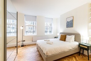 2 Schlafzimmer, Schreibtisch, Bügeleisen/Bügelbrett, Internetzugang