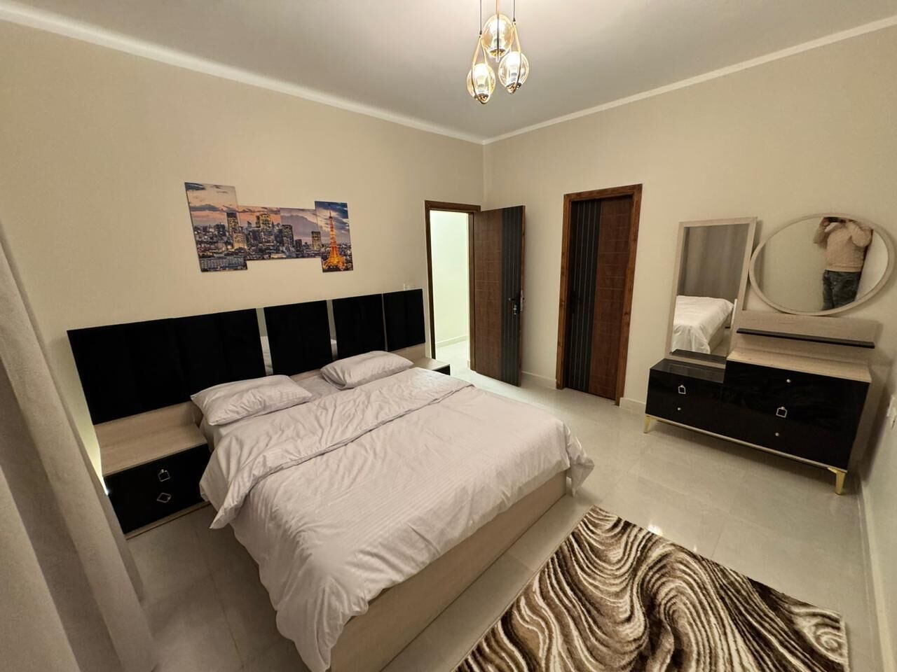 7 bedrooms, WiFi, bed sheets