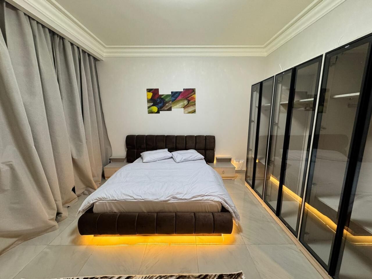 7 bedrooms, WiFi, bed sheets