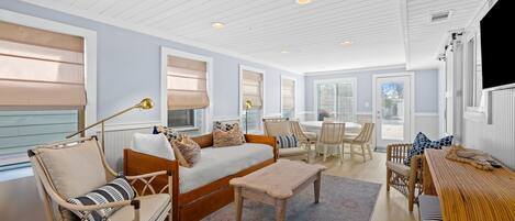 TV connectée, cheminée, table de tennis de table